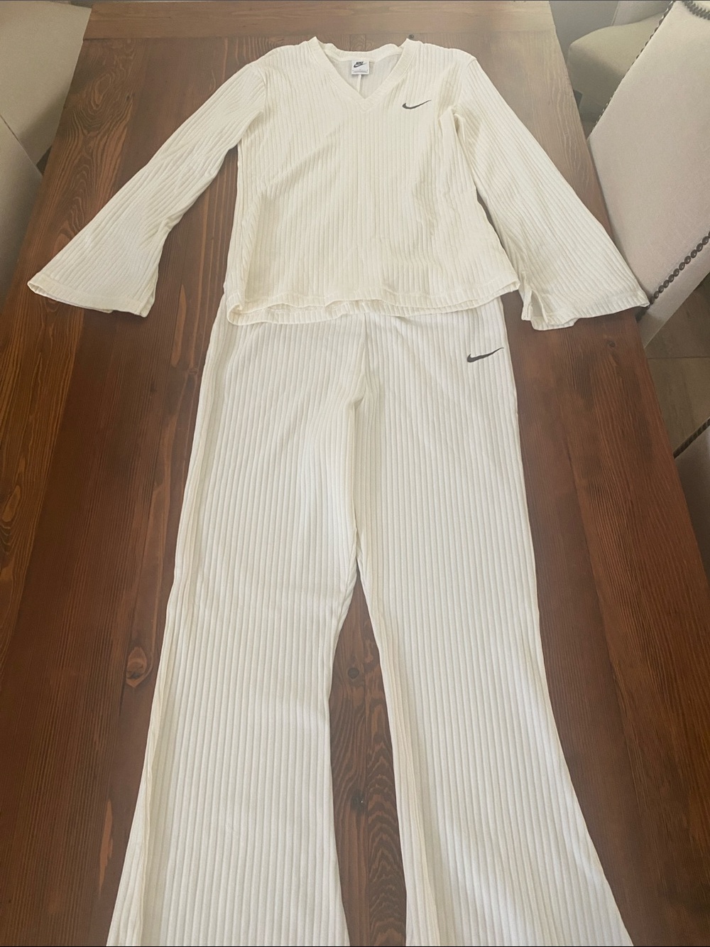 Nike White Ribbed V‑Neck Long Sleeve Top and matching bottoms w/black Nike Logo